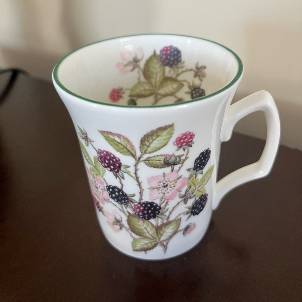 🌱vintage Blackberry pattern, Fine Bone China, made in Staffordshire England 💜